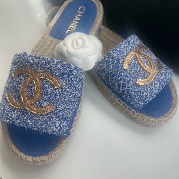 Authentic Chanel CC Logo Blue and Gold Tweed Espadrille Slide Sandals 24P NIB - Picture 1 of 9